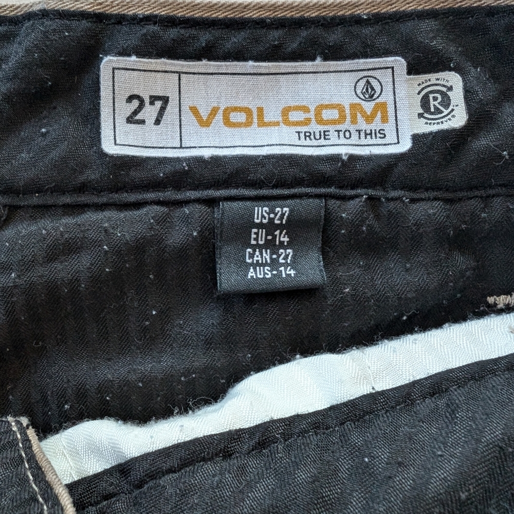 Boys Volcom Khaki Shorts, size 27 - Picture 4 of 5